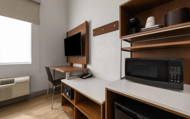 Super 8 by Wyndham Fort Bragg