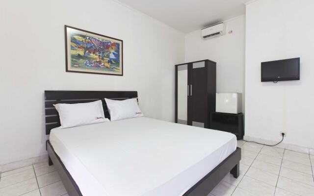 RedDoorz Near TB Simatupang