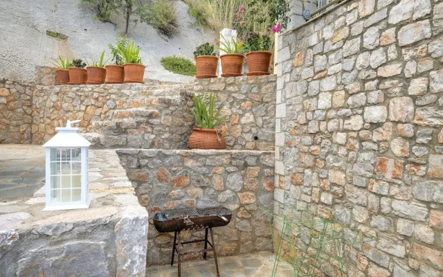 Spacious Villa near Sea in Pera Melana