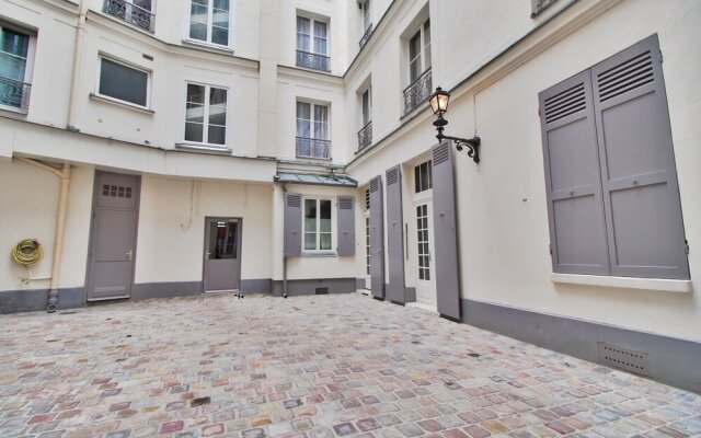 Very Cosy Parisian Apartment