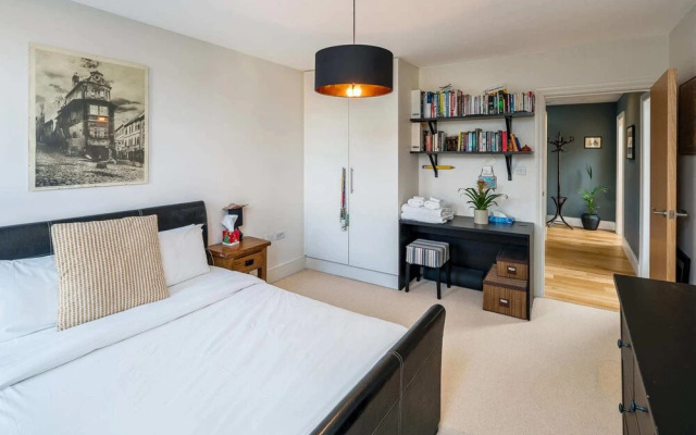 Bright Spacious 2bed 2bath in Battersea