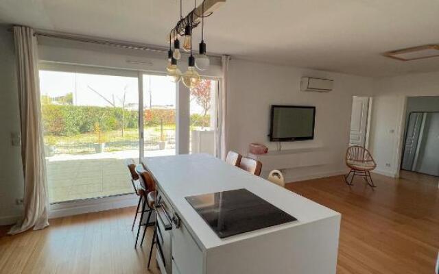 Superbe, face aux bateaux - 2ch + jardin - marina