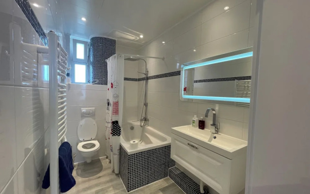 4 room new apartment center contactless