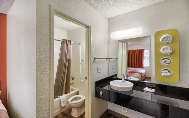 Motel 6 Everett, WA - South