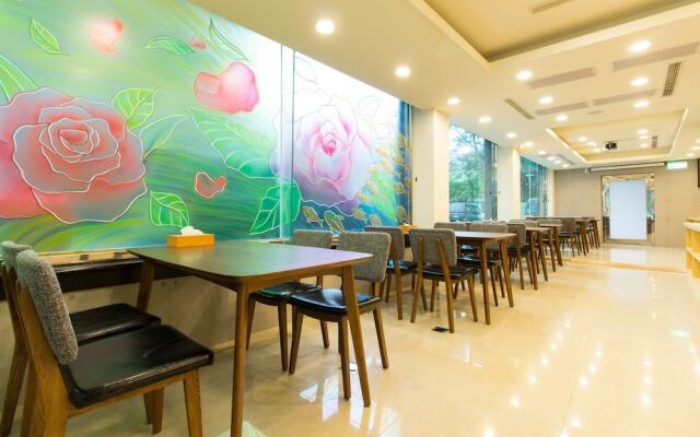 Ruocing Hot Spring Hotel