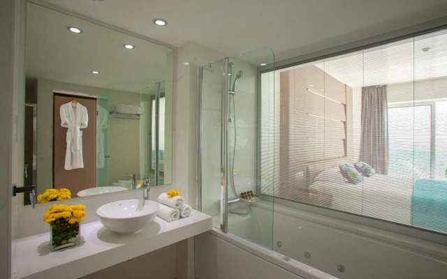 King Evelthon Beach Hotel & Resort