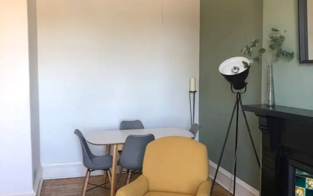 Stylish 1 Bedroom Apartment Near Leith