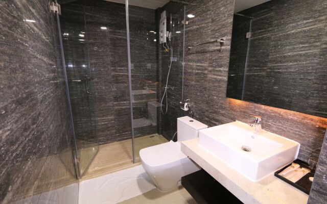 EASTLAND Hotel & Apartment