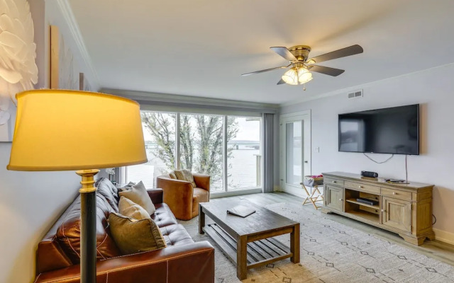 Lakefront Condo w/ Balcony in Osage Beach!