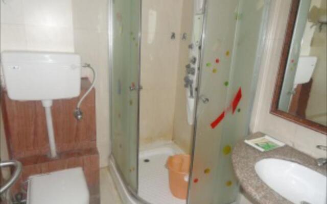 Hotel Revels Plum