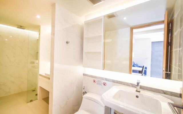 The Aristo Beach Resort Surin