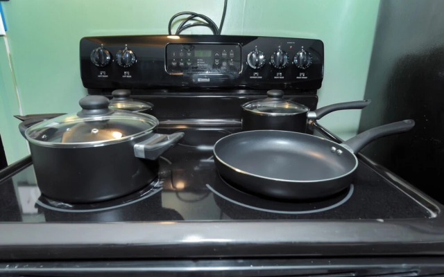 Spacious 3BR DTWN Condo with Pool