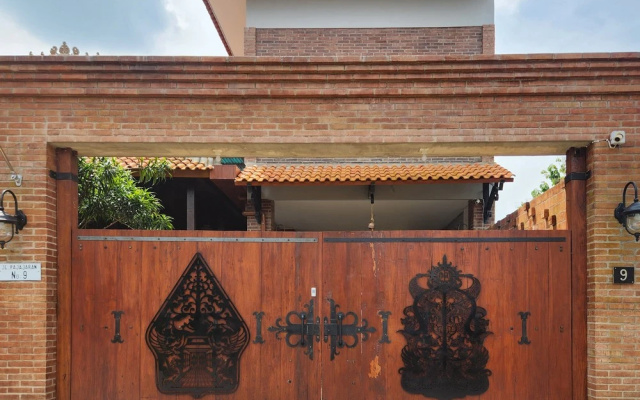 RedDoorz near Stasiun Sragen — 2-star hotel in Sragen