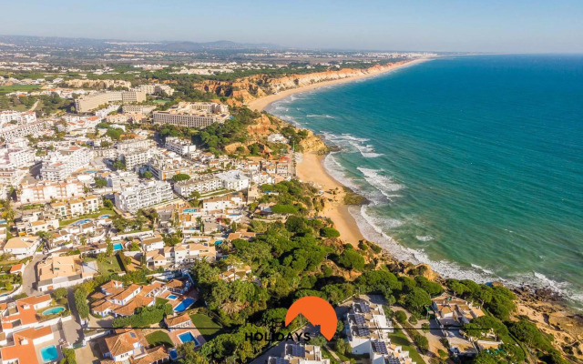 #071 Stunning Spacious Flat w Pool 5m Beach