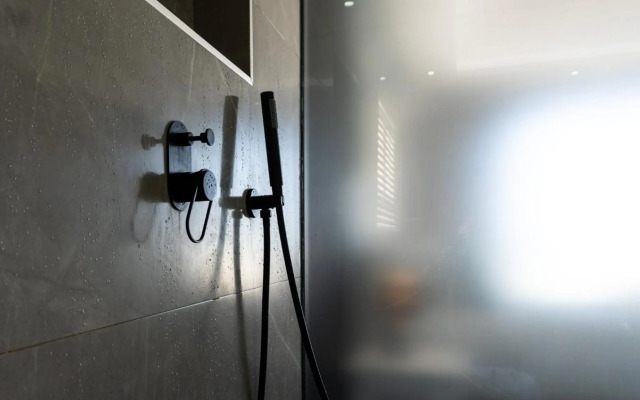 Luxurious 3 bedroom beach front apartment