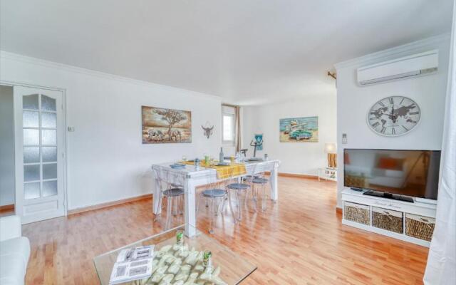 Chic and spacious apart with parking