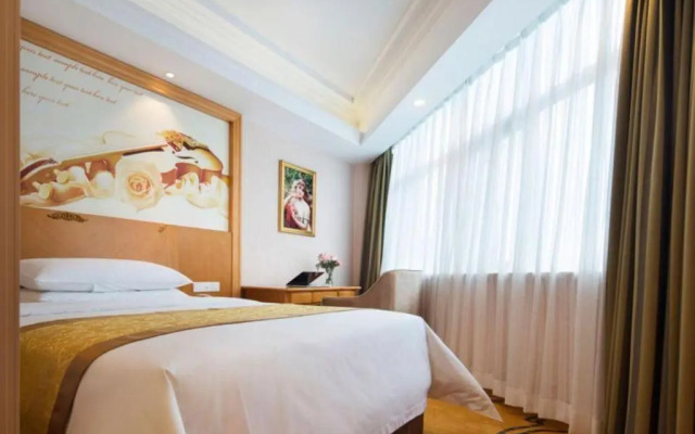 Vienna Hotel (Huidong and Run Pedestrian Street)