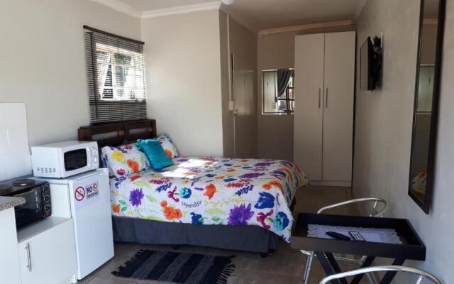 8 Soenie Avenue Self Catering