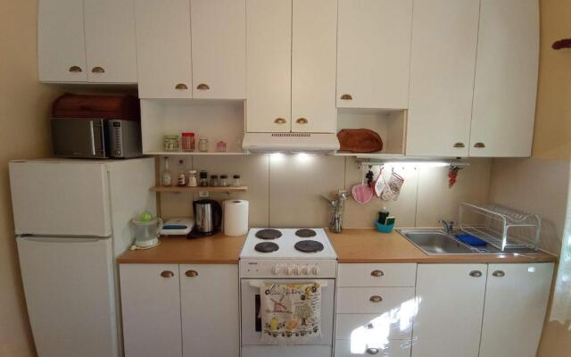 Kalderimi 'Olive Green' Traditional House