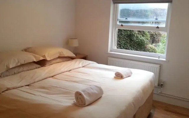 Earls Court Apartment