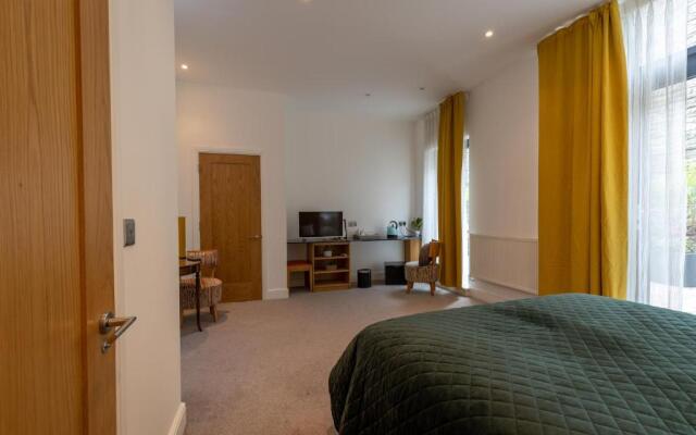 Beachcliff Hotel and Apartments