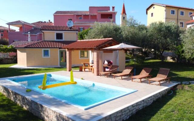 Damjanić Holiday House