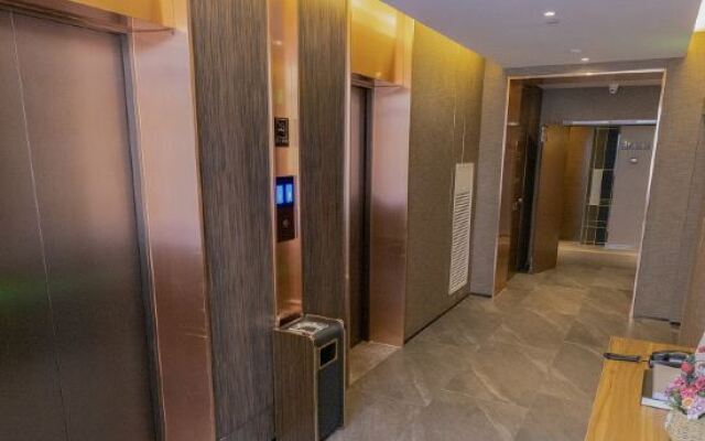 Homeinn Plus Hotel (Hohhot Xincheng District Government Gymnasium)