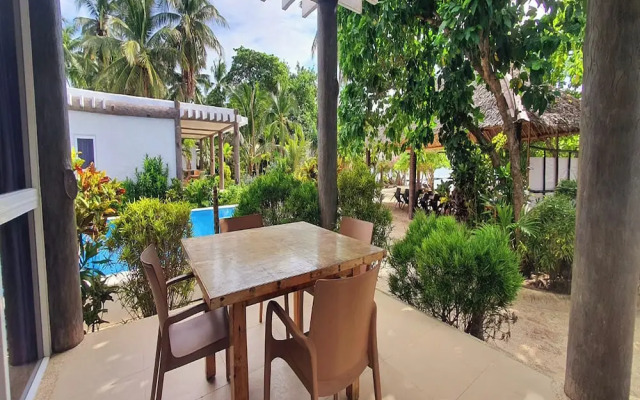 Pili Beach Resort Agmanic