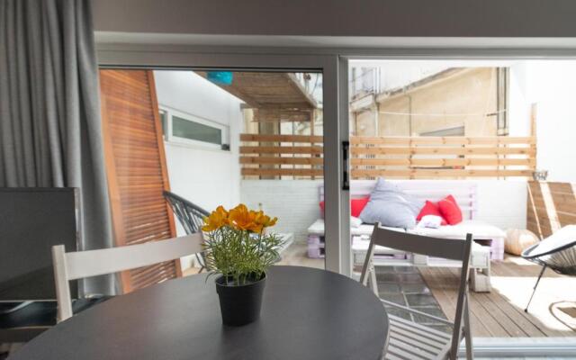 Loft Style Central Studio Large Terrace 100Mbps