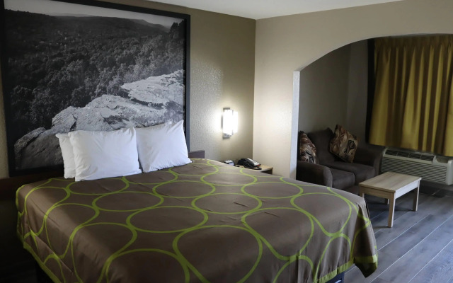 Super 8 by Wyndham Cabot