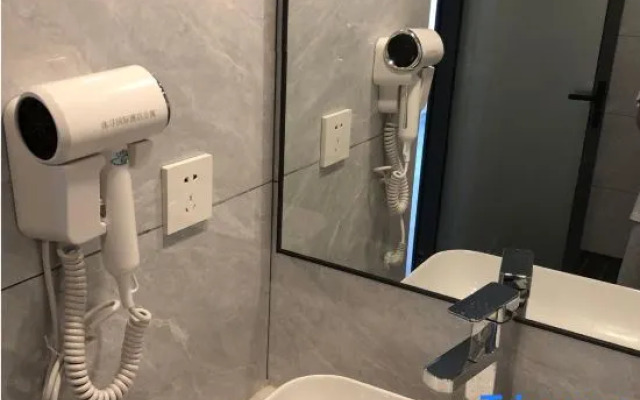 Yijia Apartment (Jiangmen East Station Jianghai Wanda)