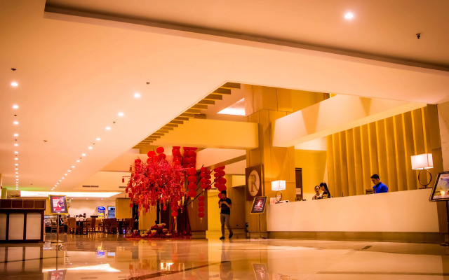 Royce Hotel & Casino