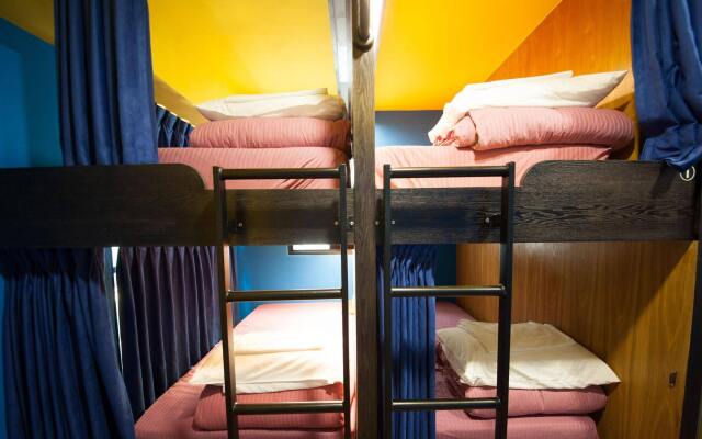 Aires Hostel