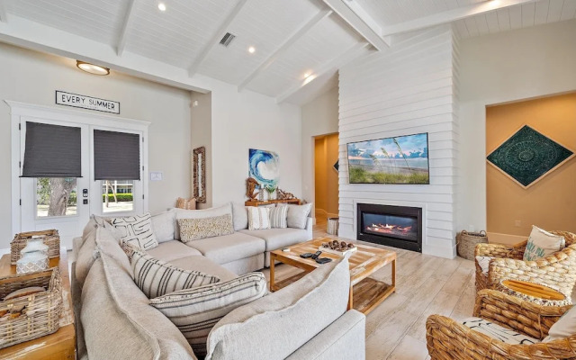 Dream Island 8 Bedroom Home