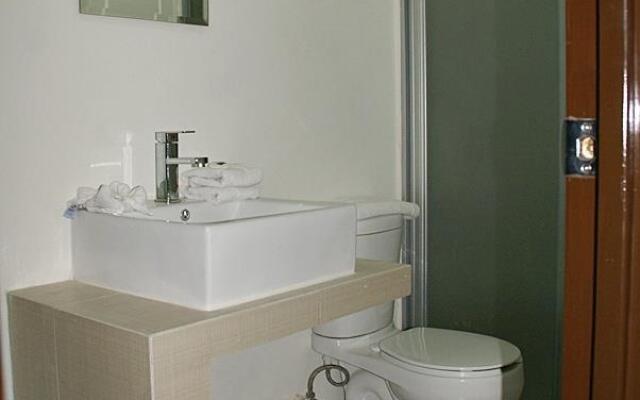 Tropical Casa Blanca Youth & Chic Hotel