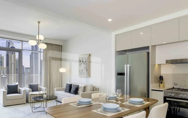 LUX The Marina Vista Beachfront Suite 2