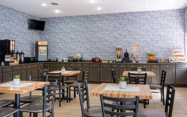 AmericInn by Wyndham Cedar Rapids North