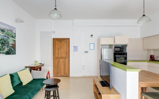 TLV2RENT Unique Dizengof Apartment