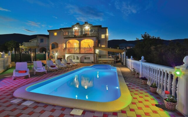 Nice Home in Kastel Novi With Wifi and 5 Bedrooms