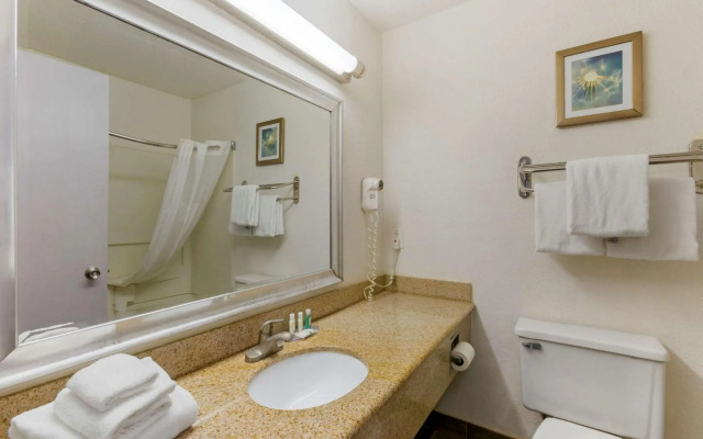 Quality Inn Alexis Rd