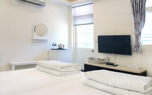 Migratory Birds Hotel