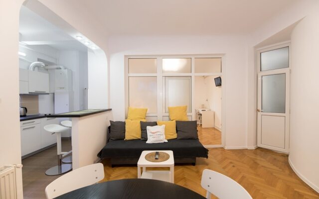 Apartment Batistei Near Old Town