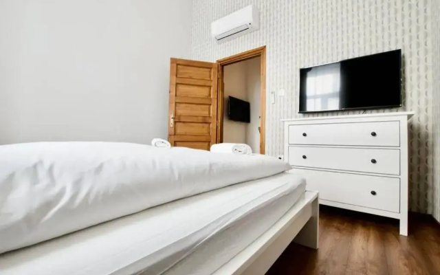 Premium Apartment by Hi5 - Central 3 bedroom (221)