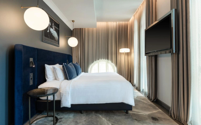 The Marmorosch Bucharest, Autograph Collection