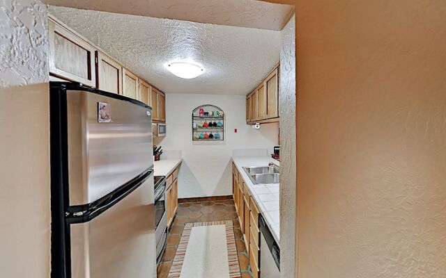 15tru5ai 3 Bedroom Condo