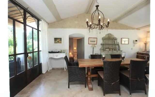 Provencal Villa in the Heart of the Luberon Scrubland