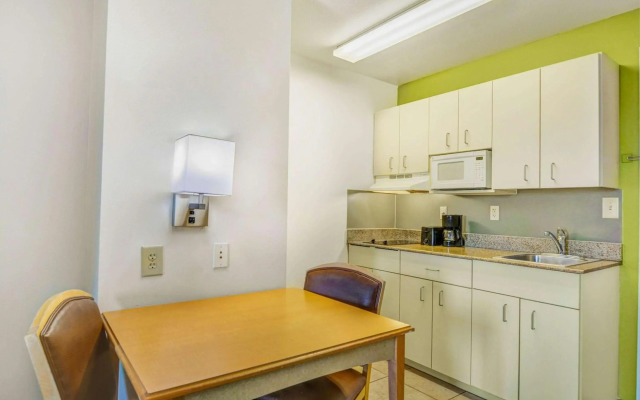 Studio 6 Opelika/Auburn