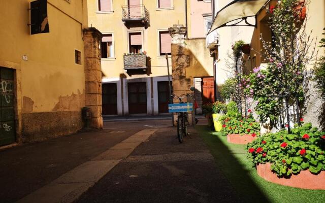 Giardino Giusti House & Court