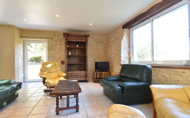 Modern Holiday Home in Florimont-Gaumier with Private Pool