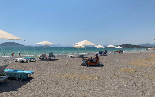 Define Beach Suites
